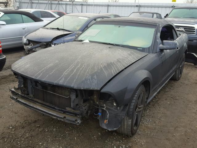 1ZVFT84N955220590 - 2005 FORD MUSTANG BLACK photo 2