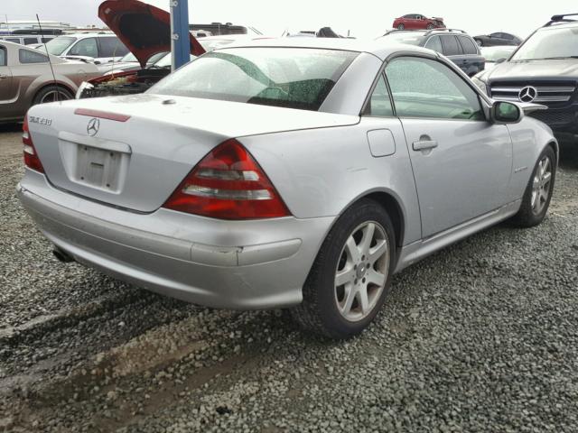 WDBKK49F31F214463 - 2001 MERCEDES-BENZ SLK 230 KO SILVER photo 4