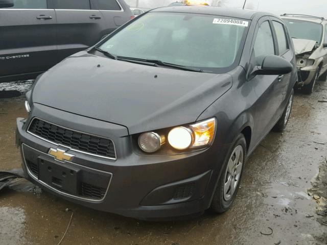 1G1JA6SH0G4182687 - 2016 CHEVROLET SONIC LS GRAY photo 2