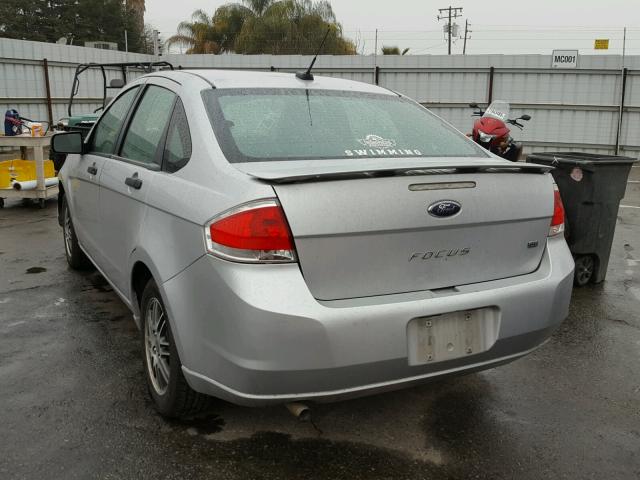 1FAHP3FN7AW116660 - 2010 FORD FOCUS SE SILVER photo 3