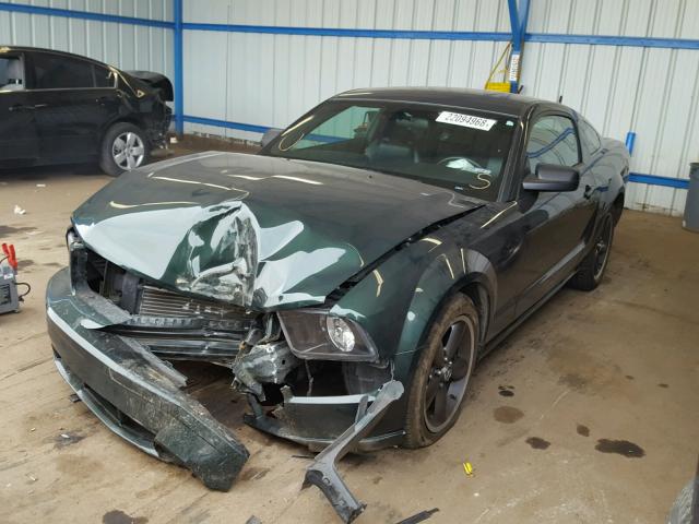 1ZVHT82HX85182376 - 2008 FORD MUSTANG GT GREEN photo 2