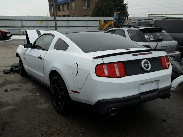 1ZVBP8CF1C5259930 - 2012 FORD MUSTANG GT WHITE photo 3