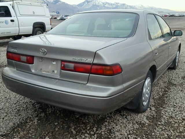 4T1BG22K1WU287294 - 1998 TOYOTA CAMRY BROWN photo 4