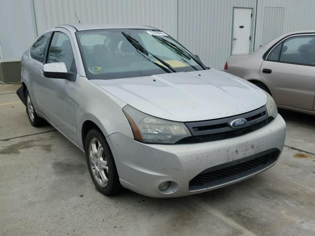 1FAHP32N09W211403 - 2009 FORD FOCUS SE SILVER photo 1