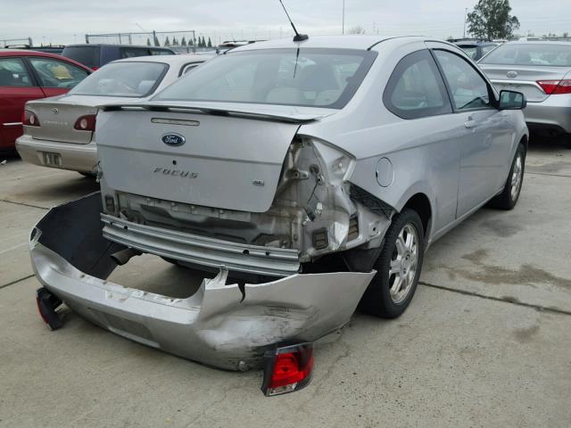 1FAHP32N09W211403 - 2009 FORD FOCUS SE SILVER photo 4