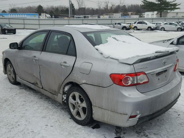 2T1BU4EEXBC660774 - 2011 TOYOTA COROLLA BA SILVER photo 3