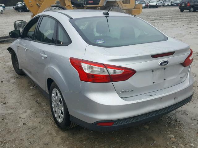 1FAHP3F25CL246558 - 2012 FORD FOCUS SE SILVER photo 3