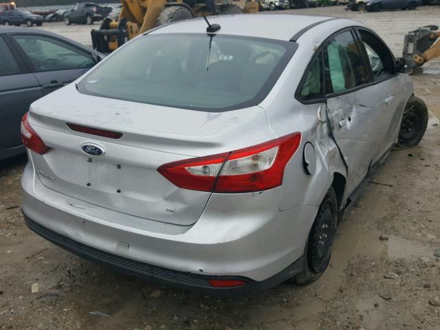 1FAHP3F25CL246558 - 2012 FORD FOCUS SE SILVER photo 4