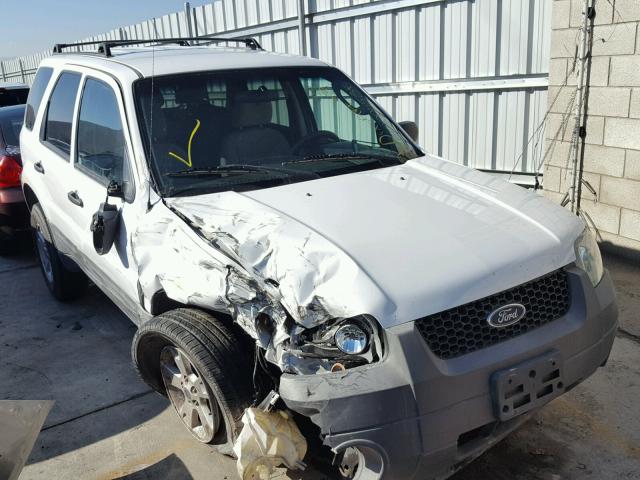 1FMCU03105KD52797 - 2005 FORD ESCAPE XLT WHITE photo 1