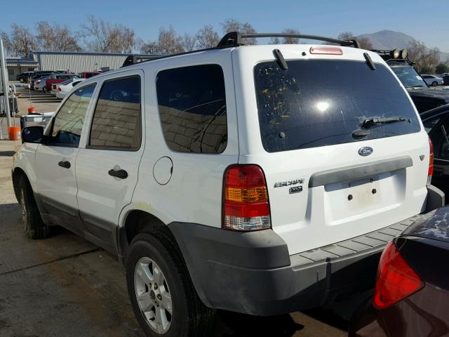 1FMCU03105KD52797 - 2005 FORD ESCAPE XLT WHITE photo 3