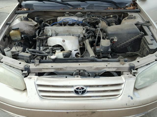 JT2BG28K0W0215322 - 1998 TOYOTA CAMRY LE TAN photo 7