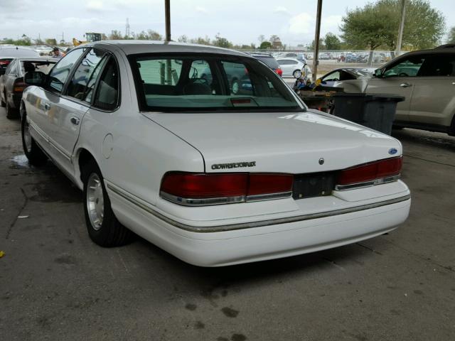 2FALP74W2TX189715 - 1996 FORD CROWN VICT WHITE photo 3