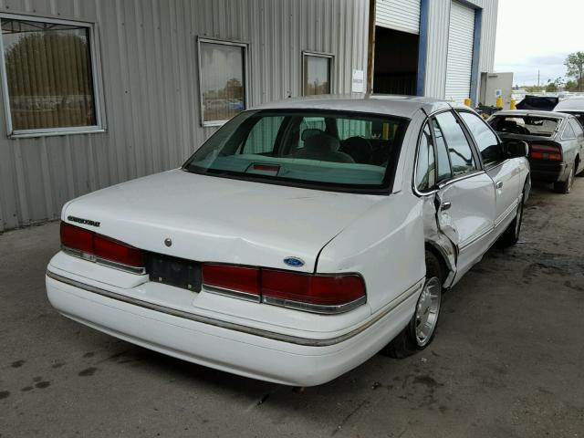 2FALP74W2TX189715 - 1996 FORD CROWN VICT WHITE photo 4