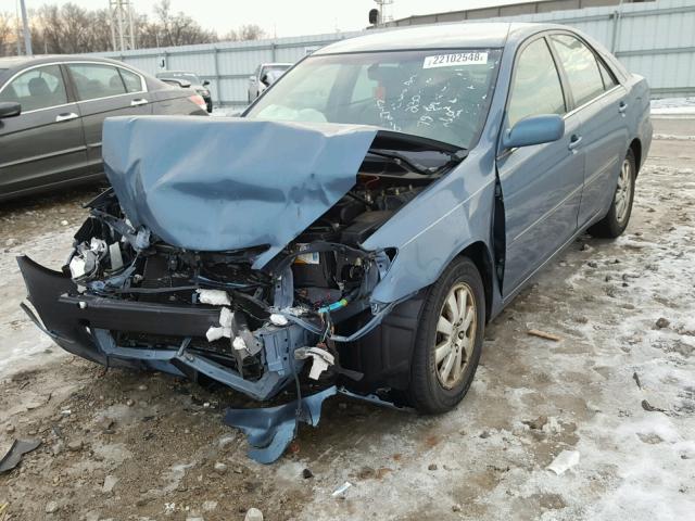 4T1BE32K43U645432 - 2003 TOYOTA CAMRY LE BLUE photo 2
