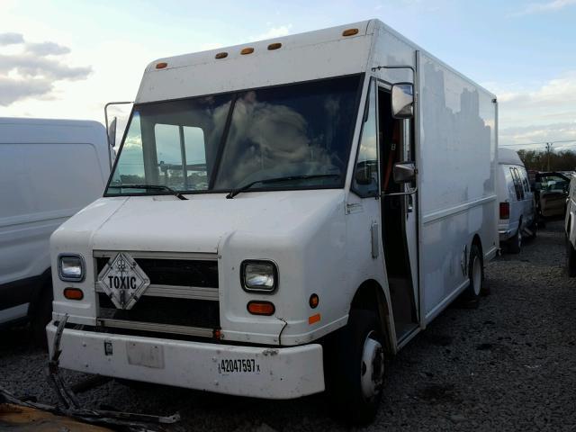 4UZA4FF42XCA60732 - 1999 FREIGHTLINER CHASSIS M WHITE photo 2