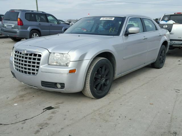 2C3KK53G17H739736 - 2007 CHRYSLER 300 TOURIN SILVER photo 2