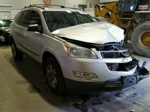 1GNLREED1AS142740 - 2010 CHEVROLET TRAVERSE L SILVER photo 1