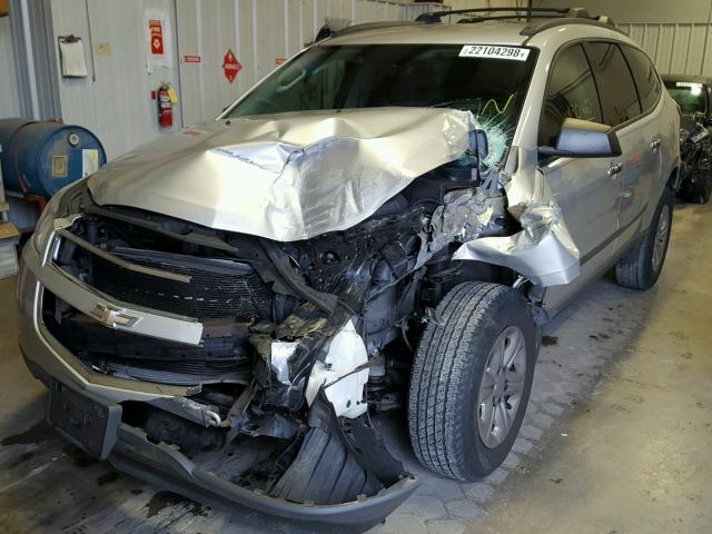 1GNLREED1AS142740 - 2010 CHEVROLET TRAVERSE L SILVER photo 2