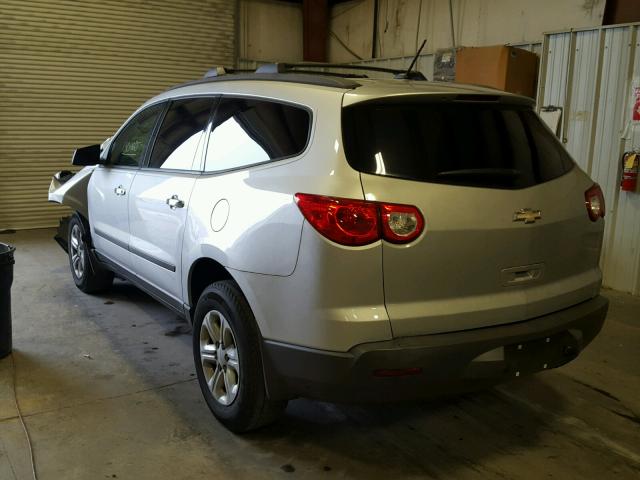 1GNLREED1AS142740 - 2010 CHEVROLET TRAVERSE L SILVER photo 3