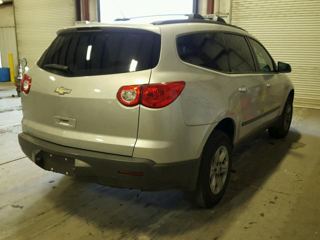 1GNLREED1AS142740 - 2010 CHEVROLET TRAVERSE L SILVER photo 4