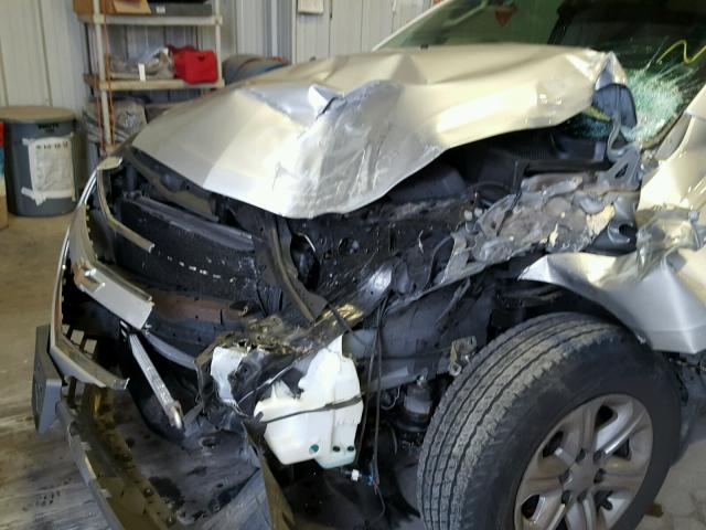 1GNLREED1AS142740 - 2010 CHEVROLET TRAVERSE L SILVER photo 9