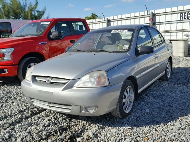 KNADC125446311213 - 2004 KIA RIO SILVER photo 2