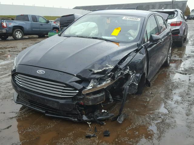 3FA6P0HD5HR395579 - 2017 FORD FUSION SE BLACK photo 2