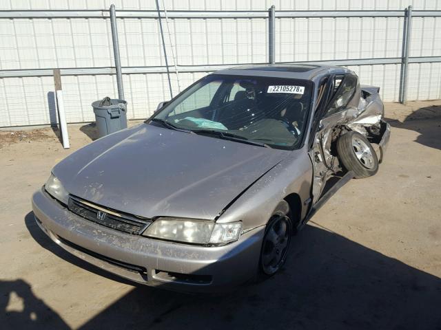 1HGCD5606VA233261 - 1997 HONDA ACCORD SE SILVER photo 2