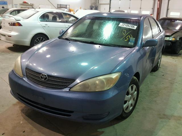 4T1BE32K23U656171 - 2003 TOYOTA CAMRY LE BLUE photo 2