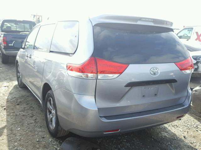 5TDZK3DC6BS159385 - 2011 TOYOTA SIENNA BAS SILVER photo 3