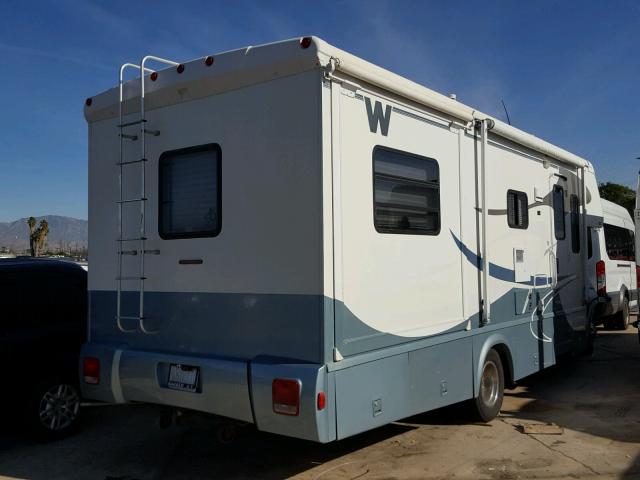 1FDXE45S75HA59133 - 2005 WNBG MOTORHOME WHITE photo 4