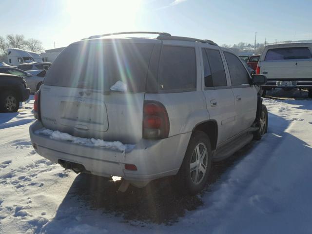 1GNDT13S762257995 - 2006 CHEVROLET TRAILBLAZE SILVER photo 4