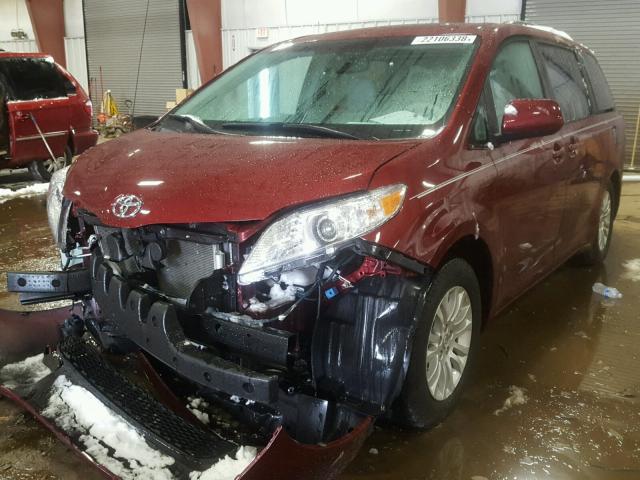 5TDYK3DCXDS331318 - 2013 TOYOTA SIENNA XLE RED photo 2