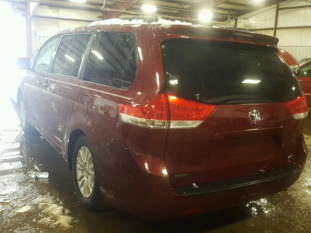 5TDYK3DCXDS331318 - 2013 TOYOTA SIENNA XLE RED photo 3