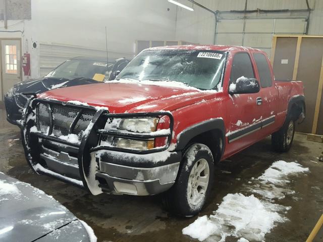 1GCEK19Z05Z135828 - 2005 CHEVROLET SILVERADO RED photo 2