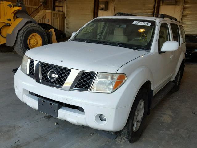 5N1AR18UX6C612569 - 2006 NISSAN PATHFINDER WHITE photo 2