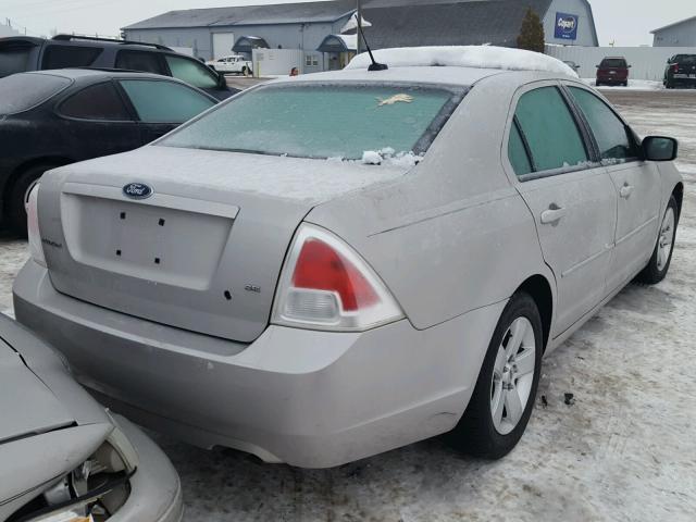 3FAHP07Z18R209333 - 2008 FORD FUSION SE GRAY photo 4