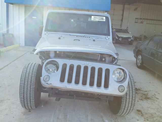 1C4BJWDG1FL520831 - 2015 JEEP WRANGLER U SILVER photo 9