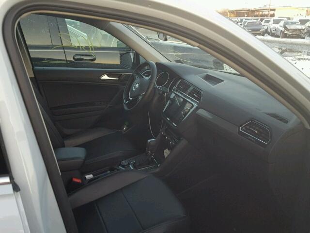 3VV2B7AX3JM004048 - 2018 VOLKSWAGEN TIGUAN SE WHITE photo 5