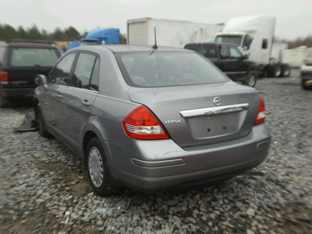 3N1BC11E48L445620 - 2008 NISSAN VERSA S GRAY photo 3