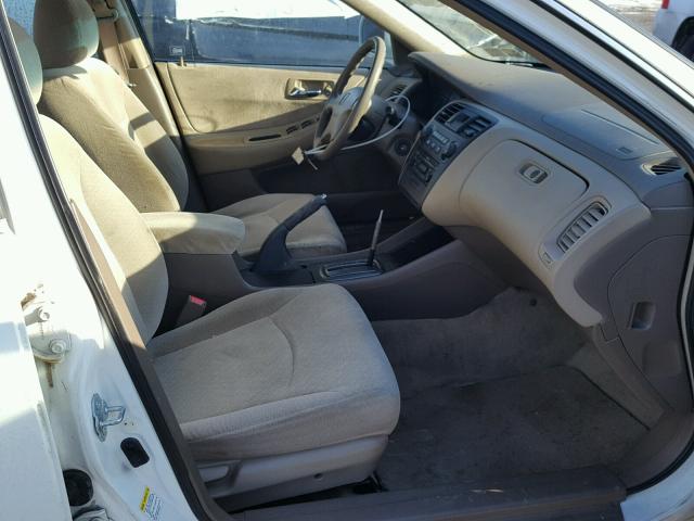 1HGCG16431A035928 - 2001 HONDA ACCORD LX WHITE photo 5