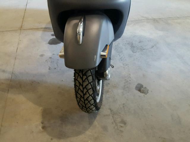 ZAPM459L6C5702751 - 2012 VESPA GTS 300 SU GRAY photo 10