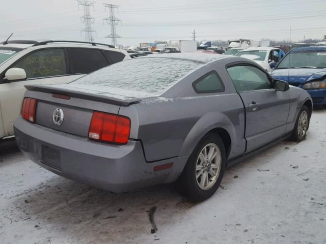 1ZVFT80N075244169 - 2007 FORD MUSTANG GRAY photo 4