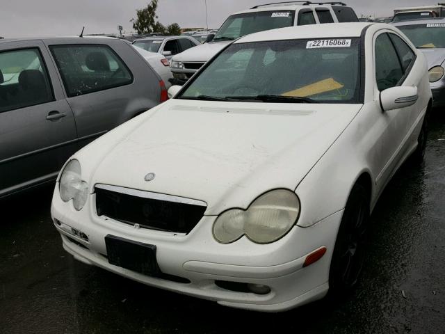 WDBRN40J54A584631 - 2004 MERCEDES-BENZ C 230K SPO WHITE photo 2