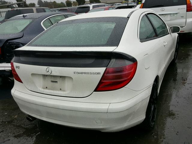 WDBRN40J54A584631 - 2004 MERCEDES-BENZ C 230K SPO WHITE photo 4