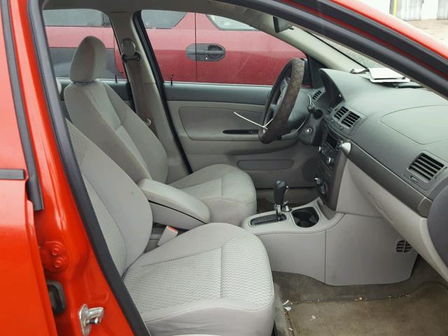 1G1AL52F357539097 - 2005 CHEVROLET COBALT LS RED photo 5