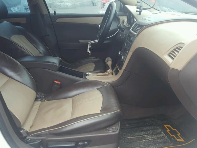 1G1ZE5EB1AF323741 - 2010 CHEVROLET MALIBU LTZ 白色 照片 5