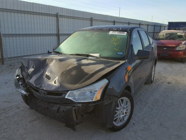 1FAHP3FN4AW225660 - 2010 FORD FOCUS SE BLACK photo 2