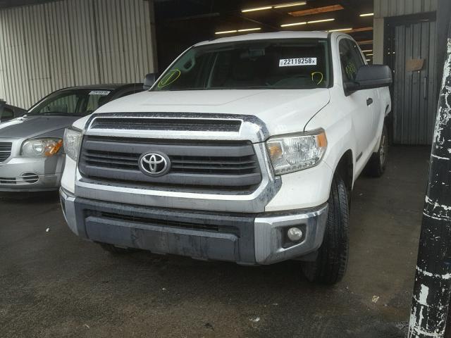 5TFRM5F16EX075230 - 2014 TOYOTA TUNDRA DOU WHITE photo 2