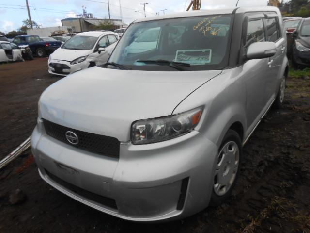 JTLKE50EX81014114 - 2008 TOYOTA SCION XB SILVER photo 2